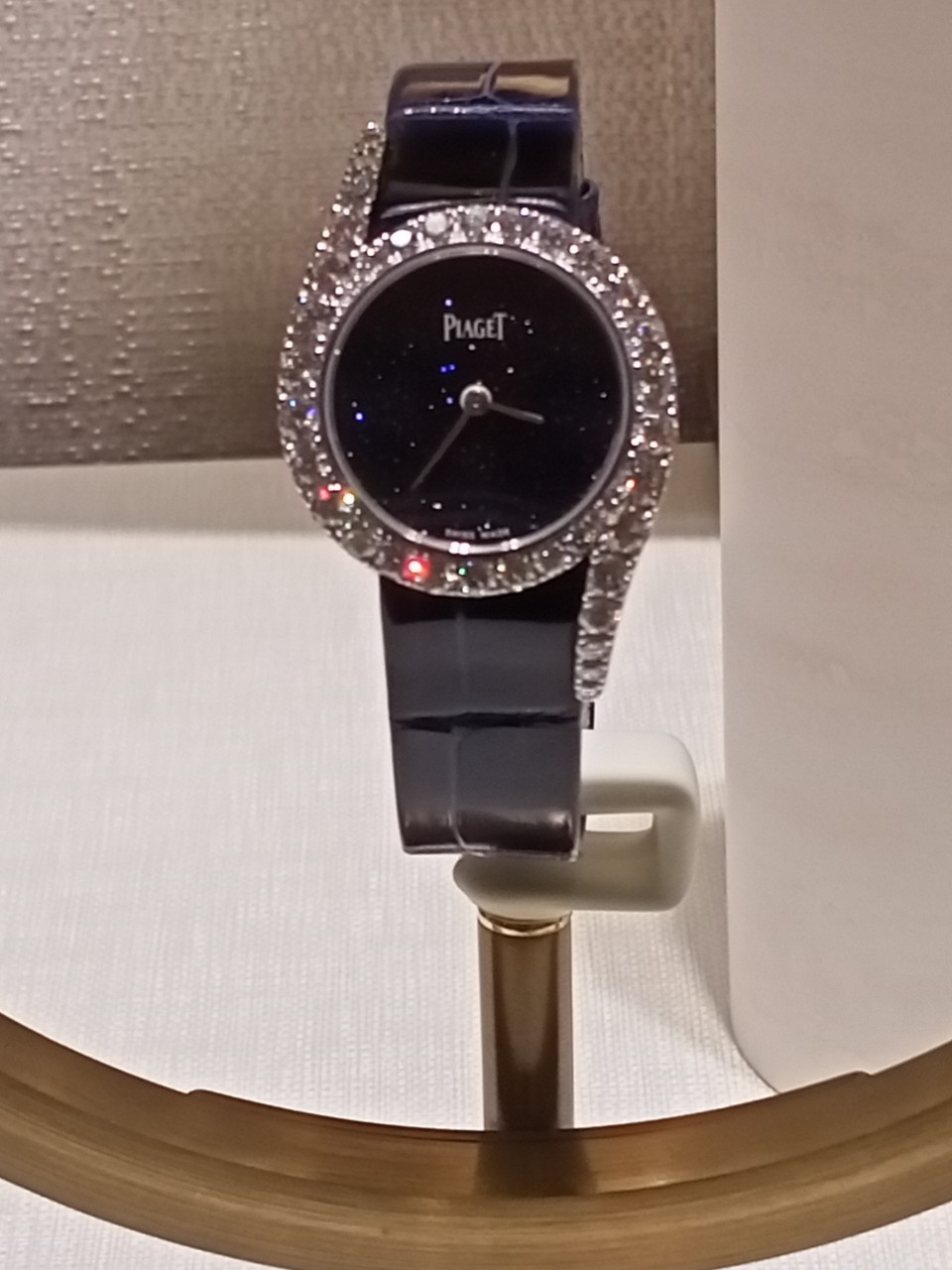 高雄名錶手錶精品名牌包包借款-590慶豐當舖提供高雄手錶借款,高雄名錶借款,左營手錶借款,左營名錶借款,前金名牌包包,新興手錶典當,楠梓手錶當降利息,鼓山手錶借款利息低,三民手錶借款推薦,前鎮名牌包包當舖推薦,小港手錶借款當舖,鳳山手錶借款,鳥松手錶借款,大社,仁武手錶借款額度,台南手錶借款,屏東鑽石借款等當舖,手錶借款借款需求,找高雄左營附近當舖140