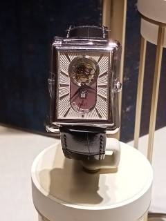 高雄名錶手錶精品名牌包包借款-590慶豐當舖提供高雄手錶借款,高雄名錶借款,左營手錶借款,左營名錶借款,前金名牌包包,新興手錶典當,楠梓手錶當降利息,鼓山手錶借款利息低,三民手錶借款推薦,前鎮名牌包包當舖推薦,小港手錶借款當舖,鳳山手錶借款,鳥松手錶借款,大社,仁武手錶借款額度,台南手錶借款,屏東鑽石借款等當舖,手錶借款借款需求,找高雄左營附近當舖29